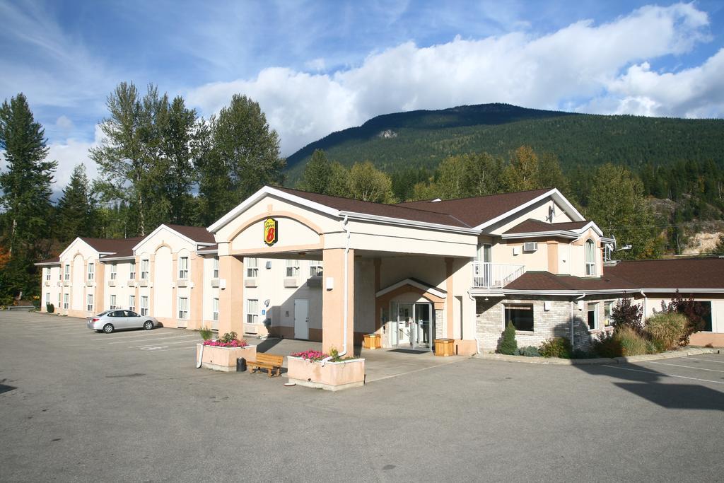 Motel Super 8 By Wyndham Revelstoke Bc Extérieur photo